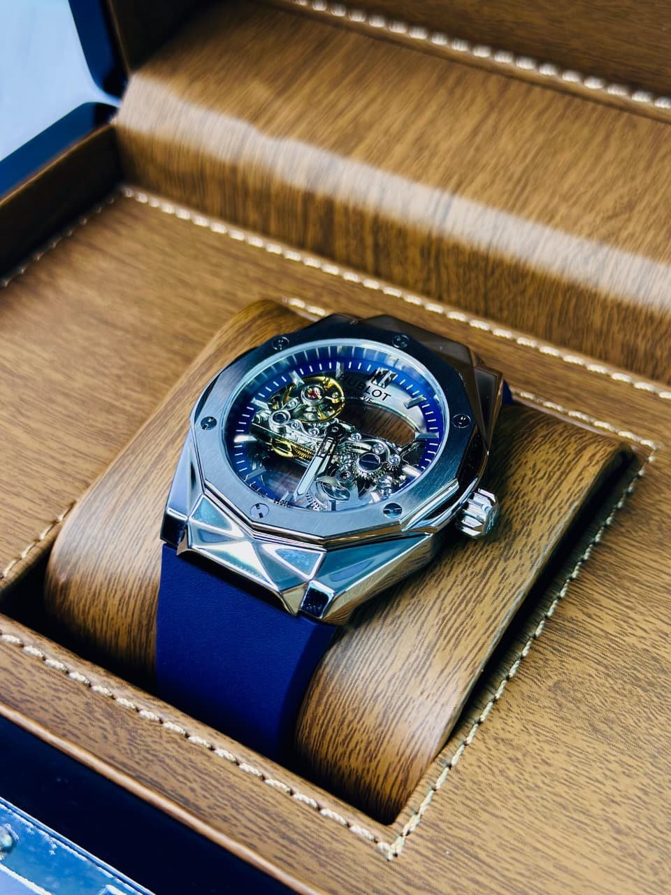 Hublot Big Bang Skeleton Steel Blue - THE AM Fine Timepieces