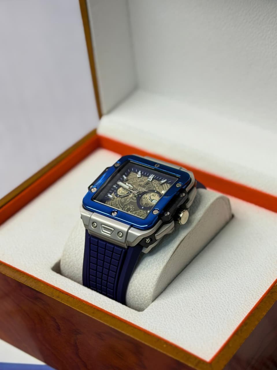 Hublot Square Bang Skeleton Blue - THE AM Fine Timepieces
